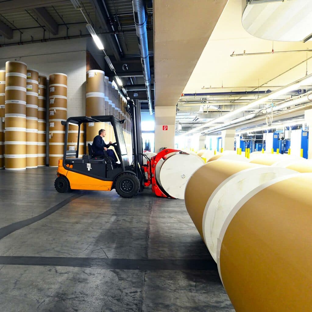 Magazyn surowców do etykiet logistycznych