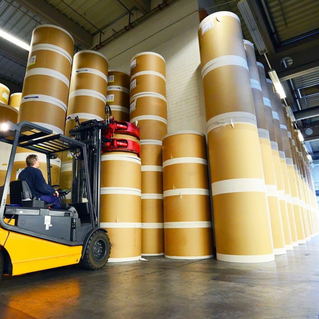 Magazyn rolek surowców do etykiet samoprzylepnych Optimum Solutions w Kościerzynie